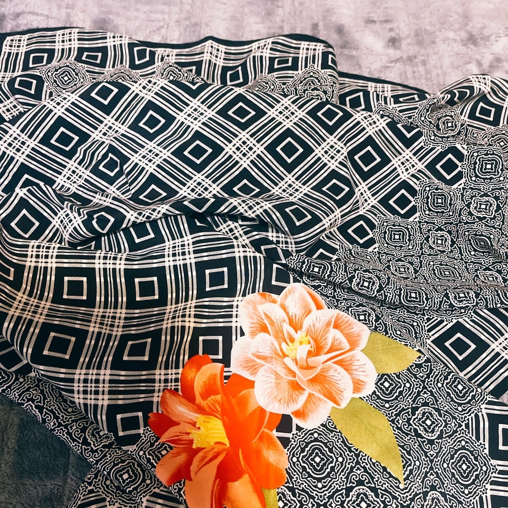 Gianni Versace Women’s Scarf 🧣